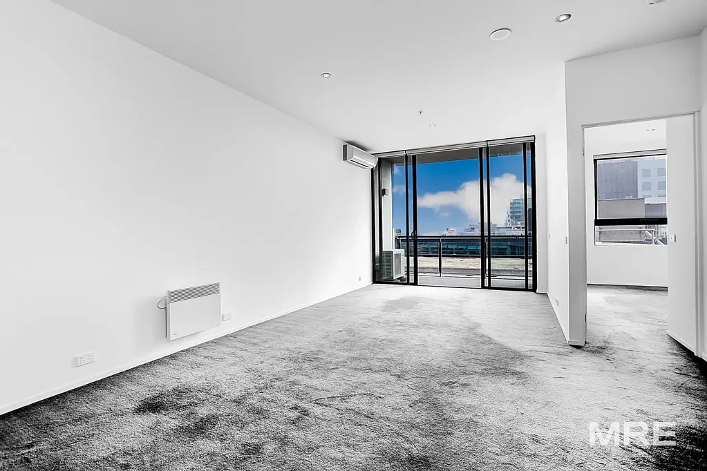 North facing apartment with spacious living in prime location