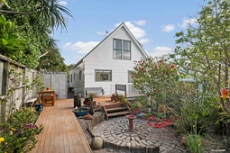 2/136 Awaruku Road, Torbay