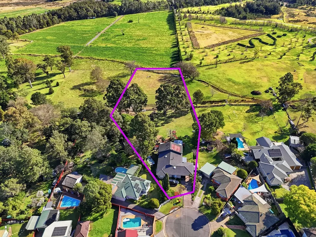 Camden 4房 城镇中的大片土地！ Acreage in Town!