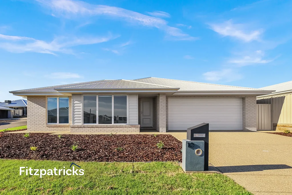 10 Tooleybuc Street, Gobbagombalin, NSW 2650