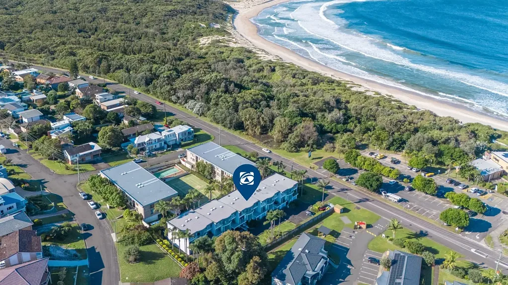 Large 4 Bedroom townhouse across the road from Fingal Bay Beach