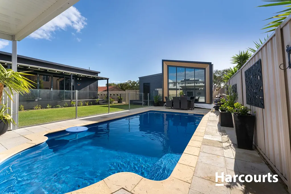Mandurah 3Kwarto Coastal Comfort with Contemporary Style