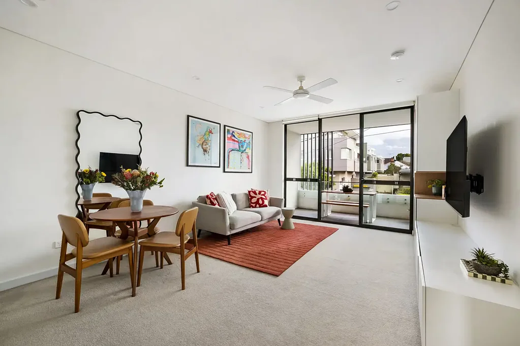 Petersham 2Moenga Sophisticated apartment in pristine condition