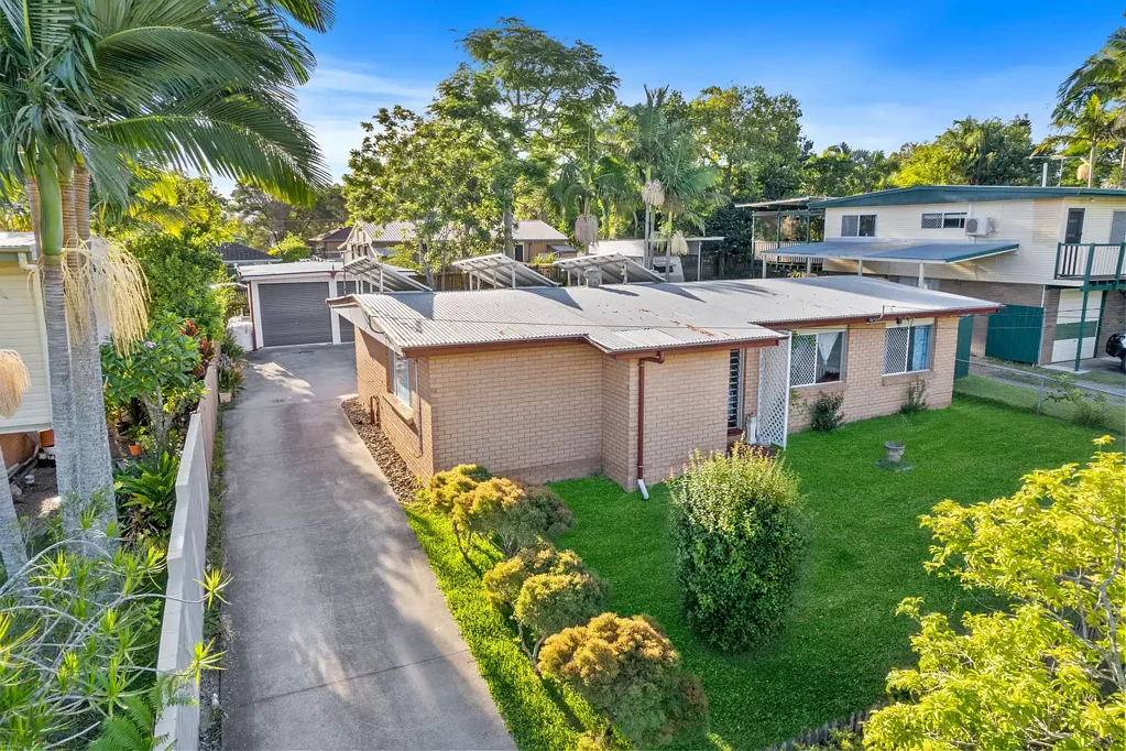 Newly Renovated Family Home in Slacks Creek - Spacious and Stylish!