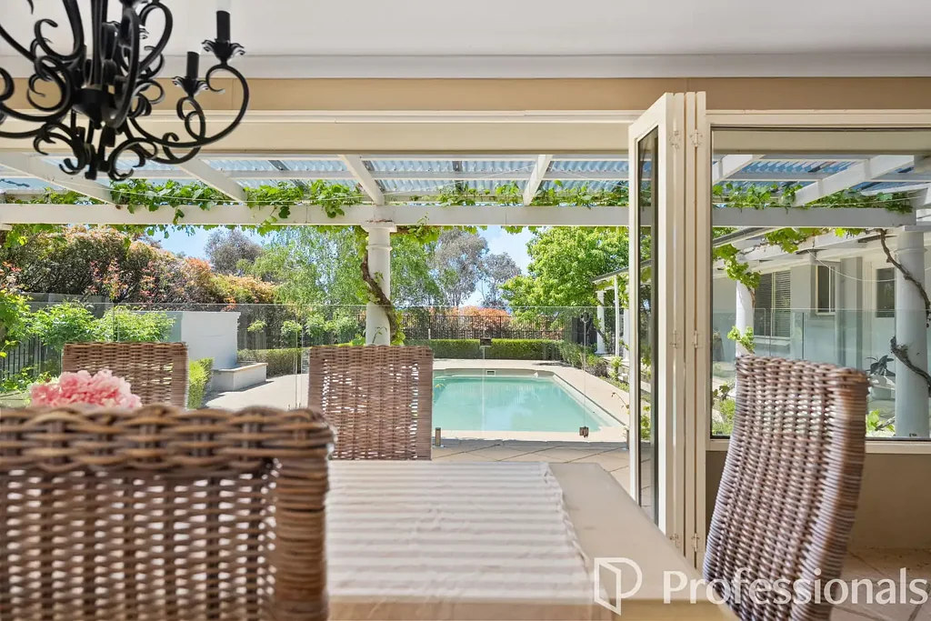 Robin Hill 6房  Architecturally Designed Family Sanctuary With Two Homes Under One Roof On 3.95 Acres