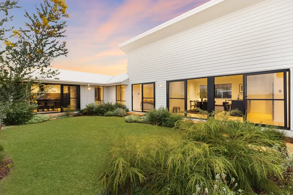 Cumbalum 4Zimmer Near-New Coastal Sanctuary Designed for Flexible Family Living