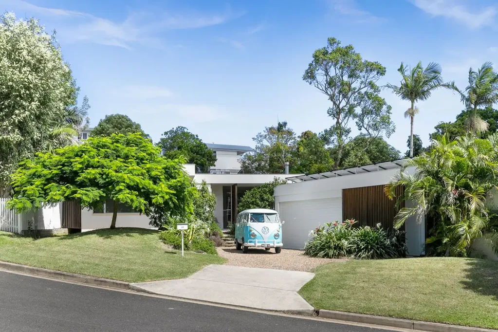 Architect-designed furnished home - 3 month lease