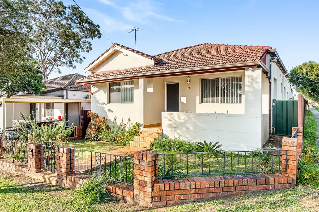 Lakemba 4ਬੈੱਡਰੂਮ Prime Corner Position Set in a Peaceful Cul-de-sac