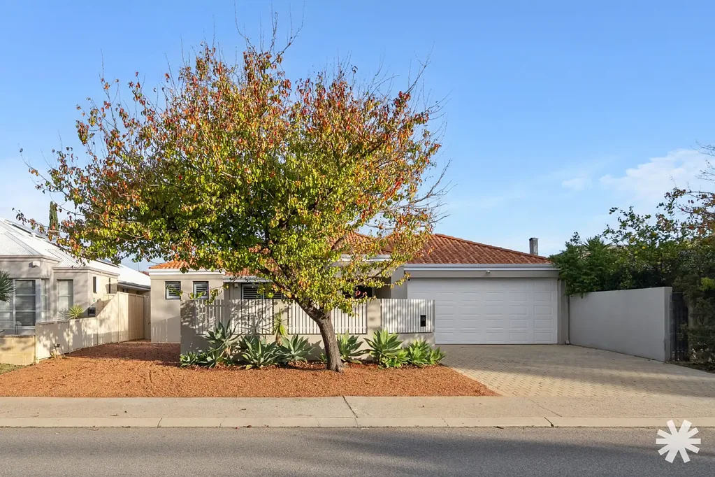 20 Troode Street, Lake Coogee, WA 6166