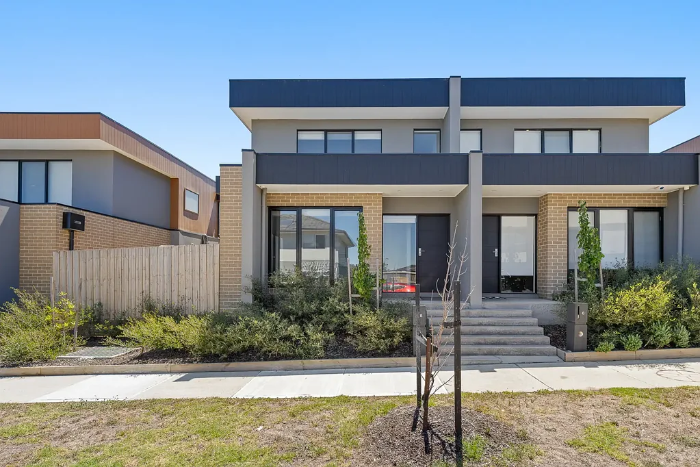 Stylish & Low-Maintenance Living in Prime Clyde North Location