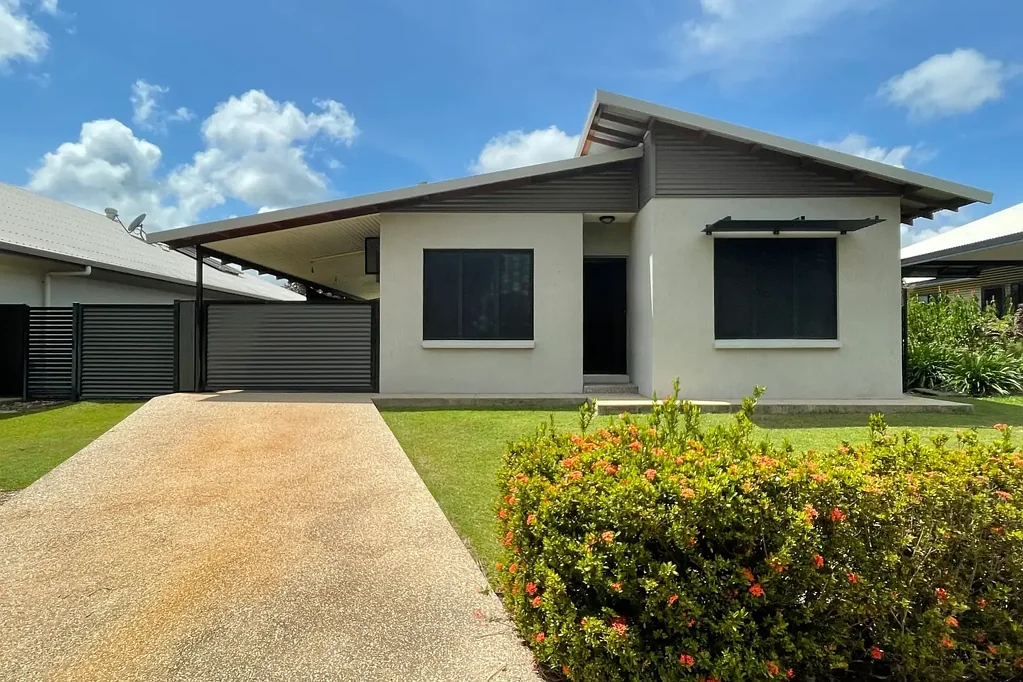 LEASE BREAK - FAMILY HOME WITH POOL & SOLAR