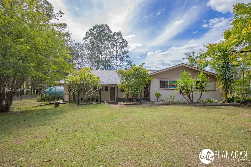 Collombatti Hobby Farm + Character Home + Huge Separate Visitors Accommodation + Big Shed + Creek Frontage - 15.97Ha. (40Ac)