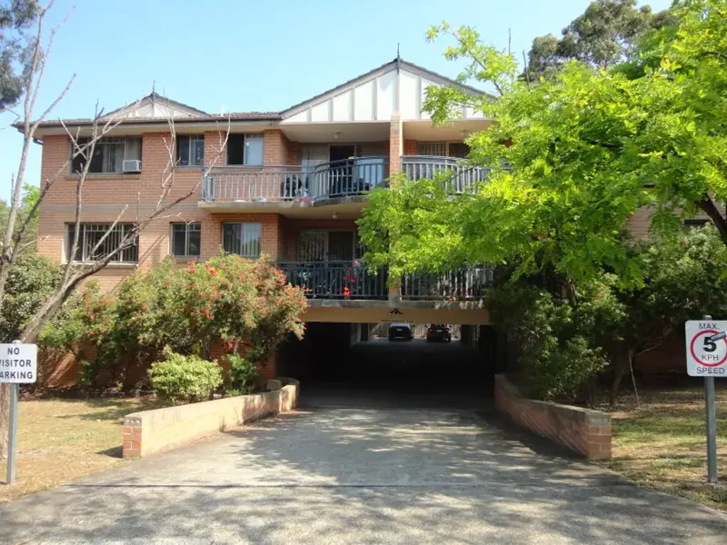 TOP FLOOR STREET FRONT BEAUTY!!