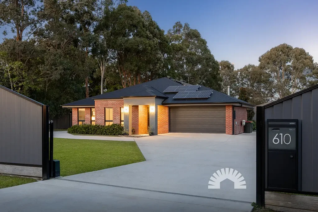 Upper Caboolture 4कमरा Peaceful Forest Views and Room for the Whole Family