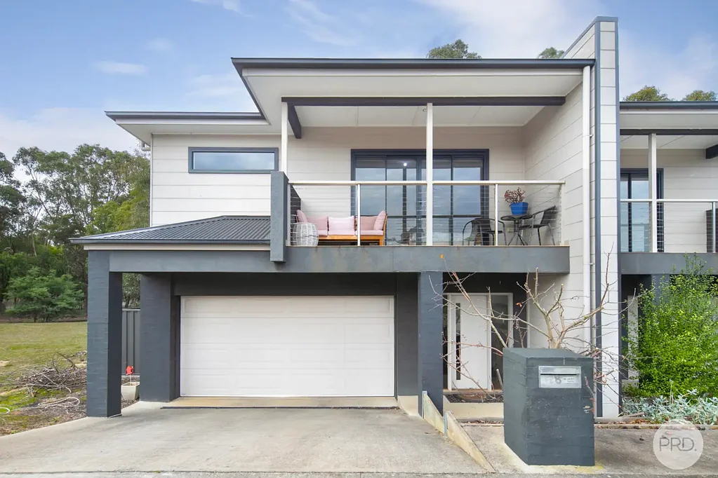 8 Lucia Crescent, Mount Clear, VIC 3350