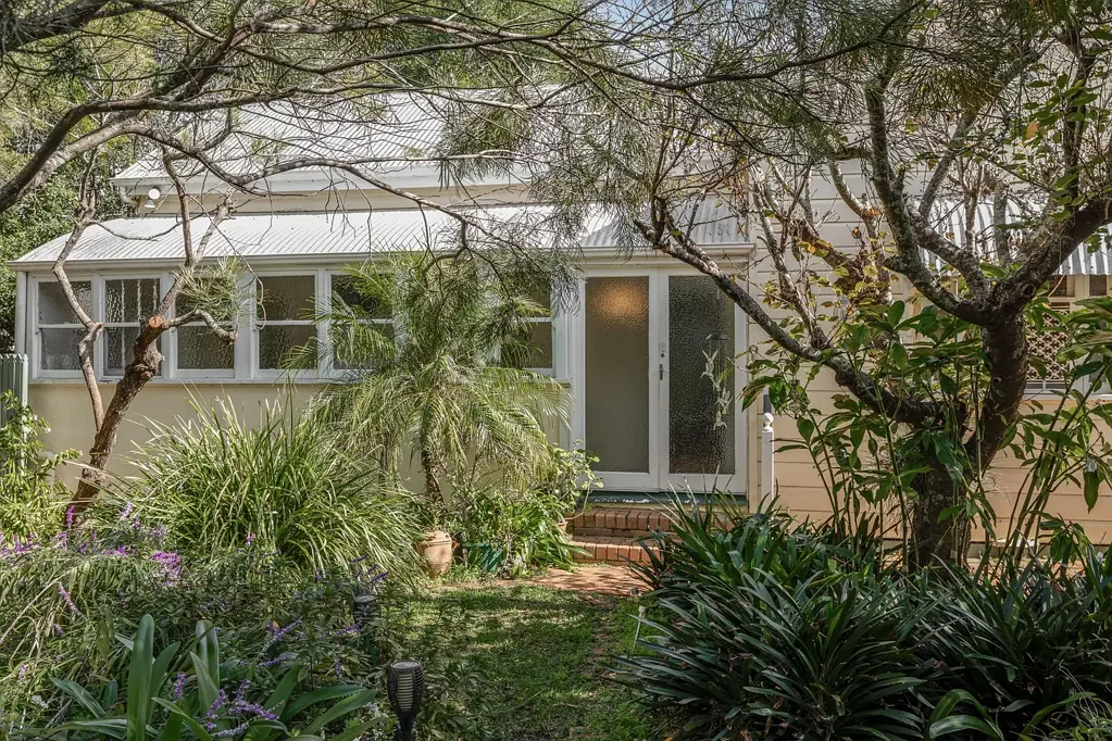 North Toowoomba 2कमरा Elegant Turn-of-the-Century Cottage with Timeless Charm - 45 Hume St, North Toowoomba