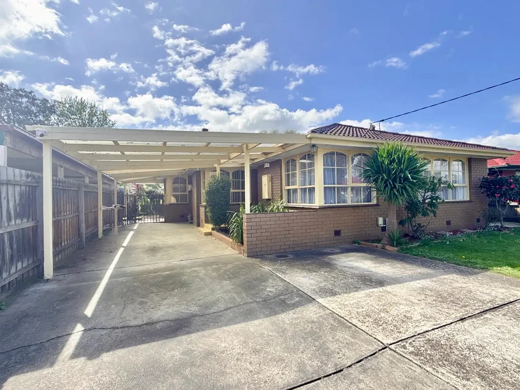 Freshly painted neat and tidy 3 bedroom home