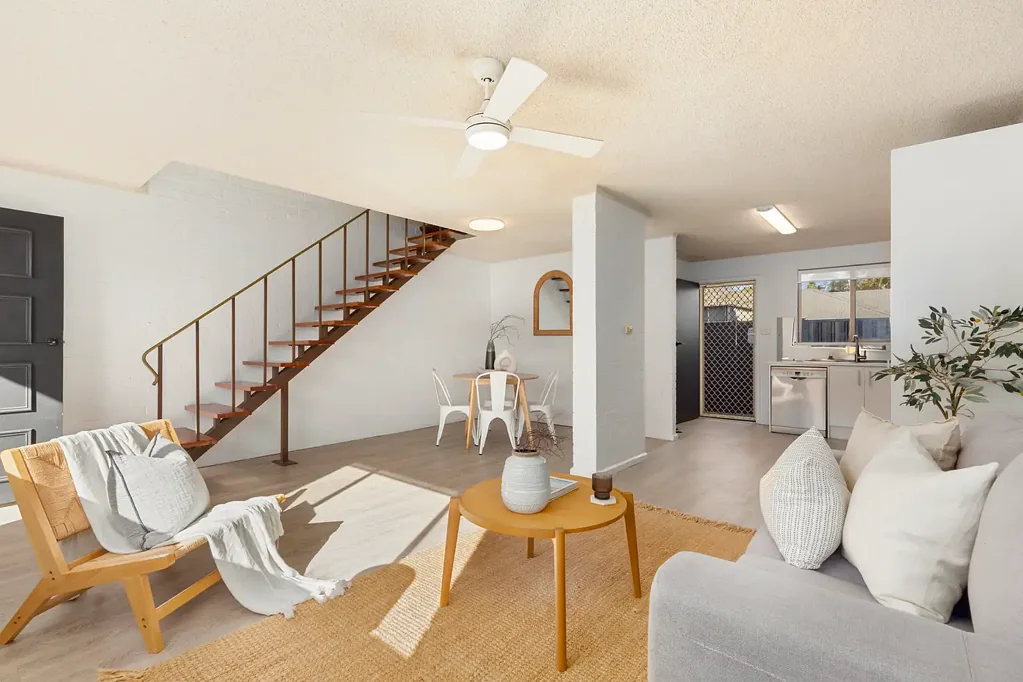 Marks Point 2ਬੈੱਡਰੂਮ Surrounded by Lake Coastline Surf Beach. Low-Maintenance Style, North - South Aspect for Sun & Sea Breezes. Excellent Rental History