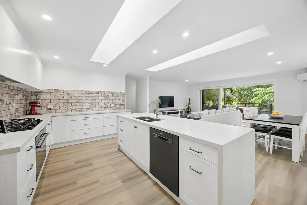 Gwandalan 3 Bedroom Effortless lakeside living with high-end kitchen