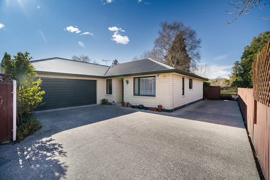 Mosgiel 2 Bedroom Hidden gem, on the park