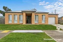 9 Acacia Way, Churchill