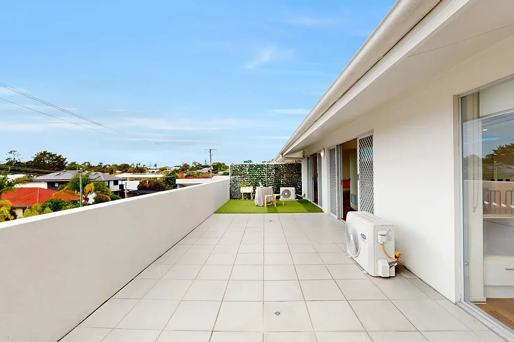 Pet Friendly Top Floor Apartment In Prime Banyo Location