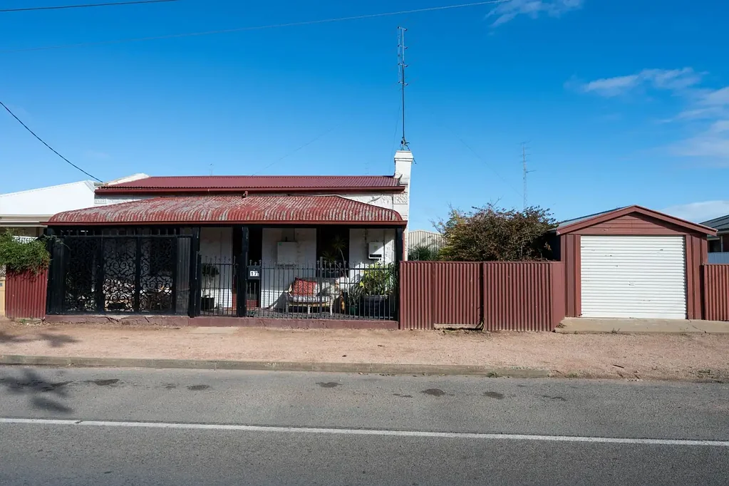 Kadina 2ਬੈੱਡਰੂਮ Affordable Charm – Updated 1870s Cottage on Dual Titles