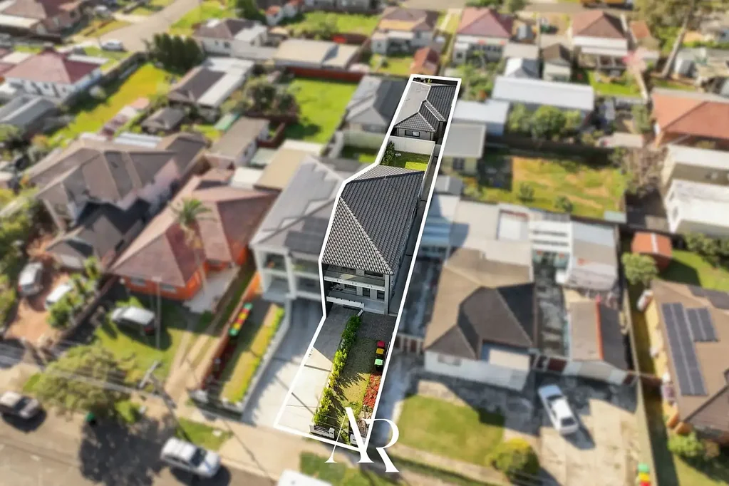 Carramar 7ਬੈੱਡਰੂਮ Spacious Dual-Living Home Offering Flexible Living and Investment Potential
