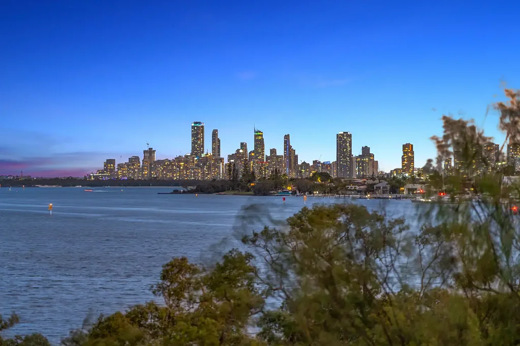 Paradise Point 3 Bedroom Sensational Corner Apartment - Unrivalled Broadwater & Surfers Paradise Views!