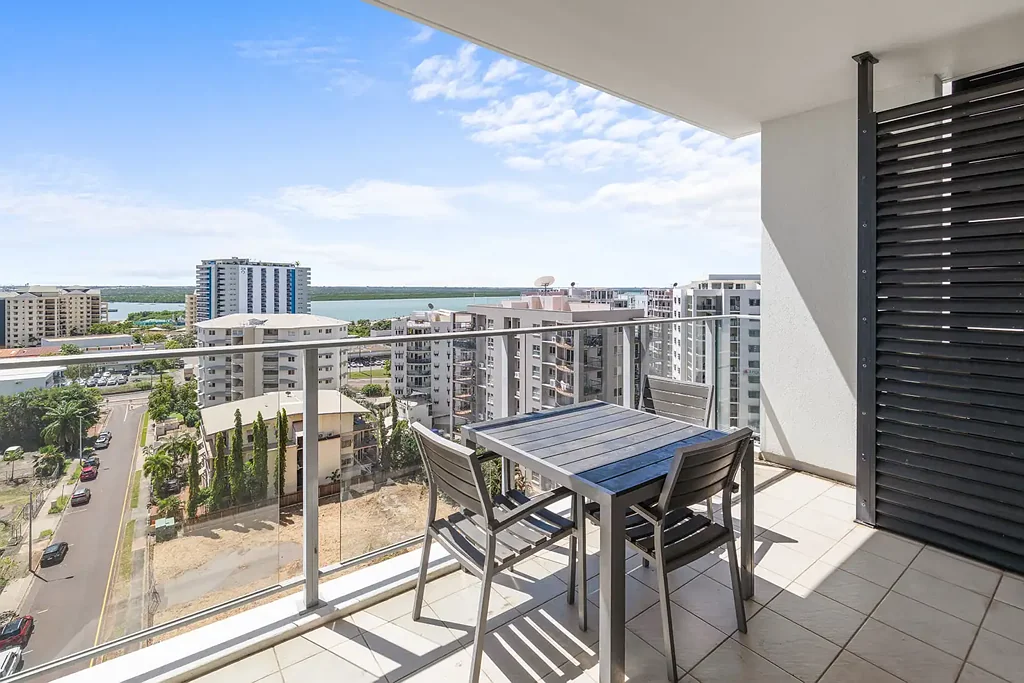 Darwin City 2ห้องนอน Elevated CBD Living with Harbour Views!