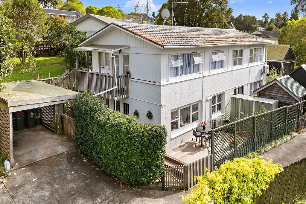 Saint Johns 2 Bedroom Stylish and Sunny Entry Level Living