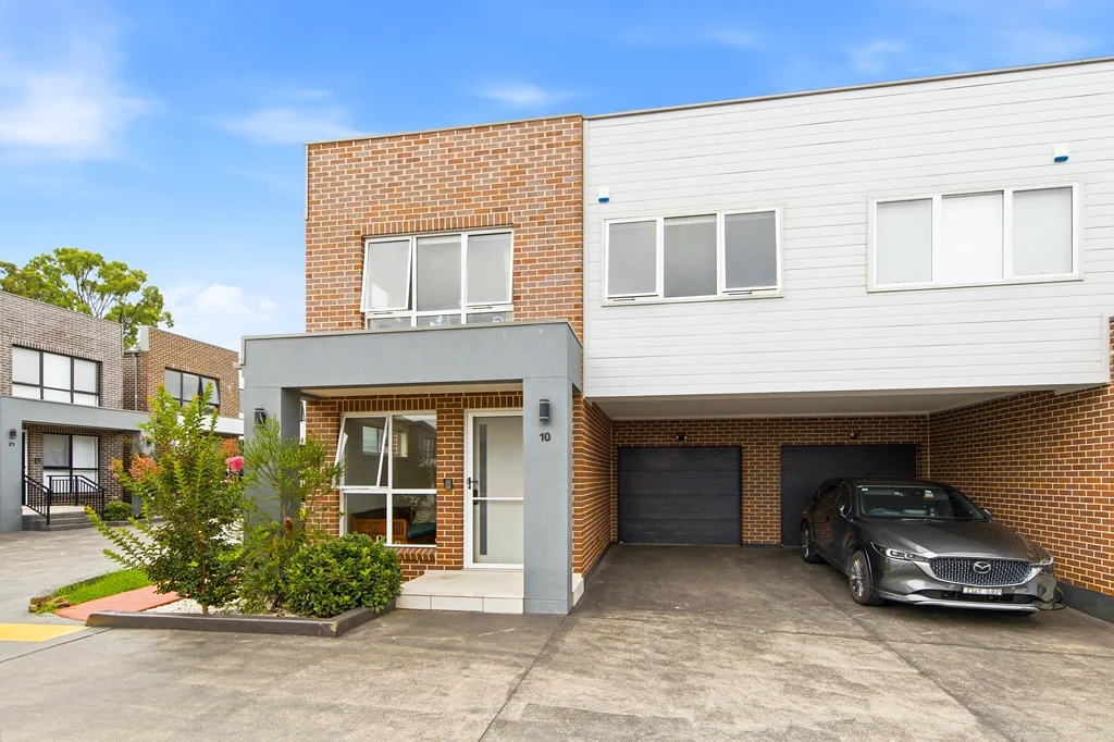 Modern 4-Bedroom Family Home for Rent in Box Hill
Contact us today to arrange a private inspection. Jonas Liu 0415 558 502