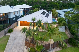 690 Casuarina Way, Casuarina