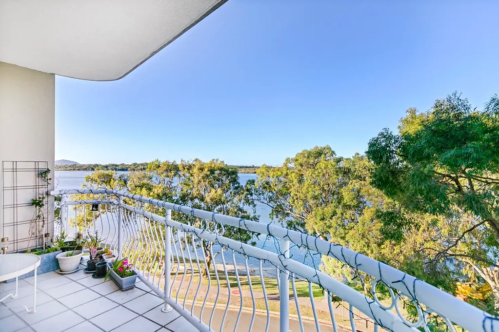 Maroochydore 3房  Luxury Riverside Residence: 3 Bedroom Riverfront Apartment