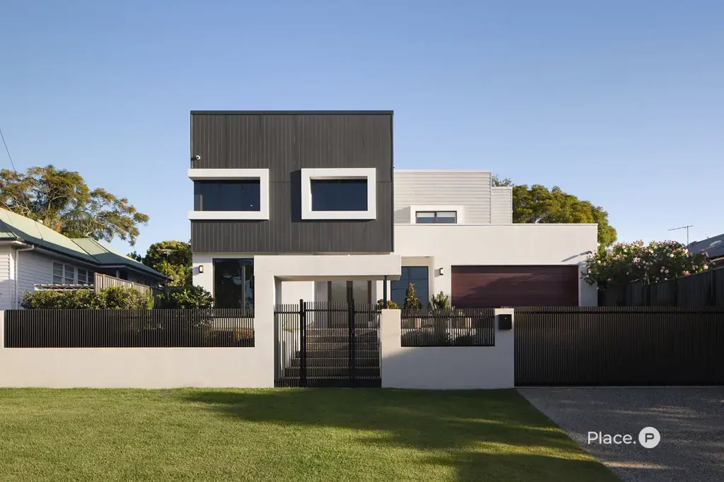 Mount Gravatt East 5 Bedroom Family Space and Style in a Near-New Residence