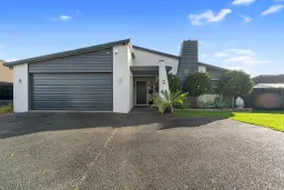 7 Barrington Drive, Huntington