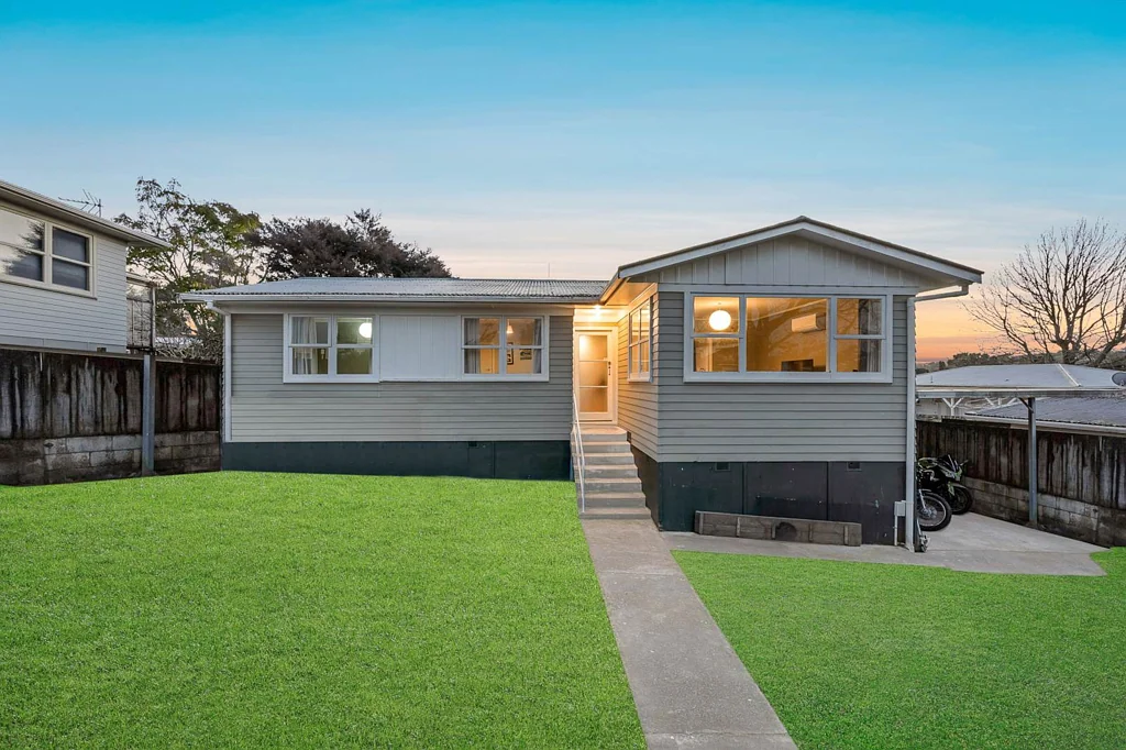 6 Larissa Avenue, Henderson, Waitakere City, Auckland