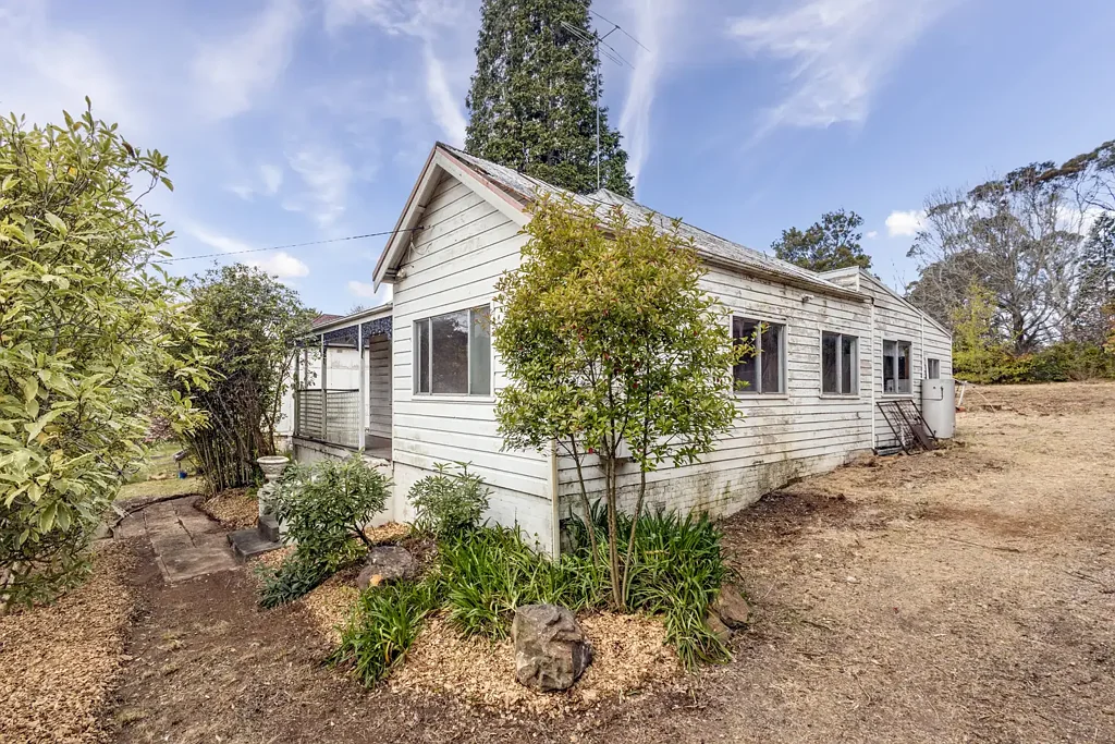 Leura 3ห้องนอน Prime South Leura Opportunity with Outstanding Development Potential