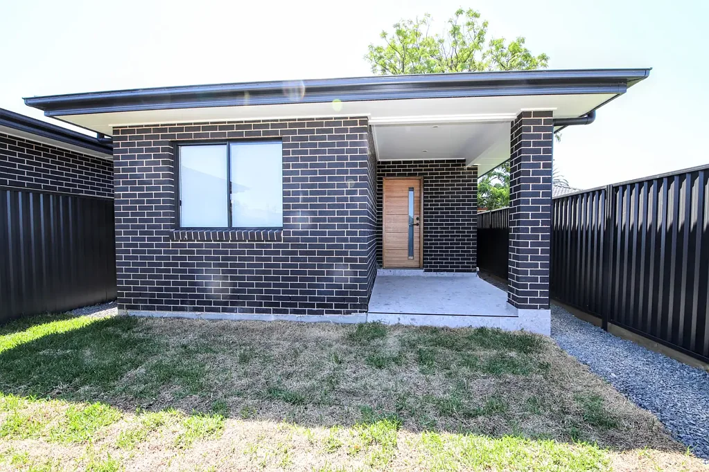 NEAR NEW 2 BEDROOM GRANNY FLAT