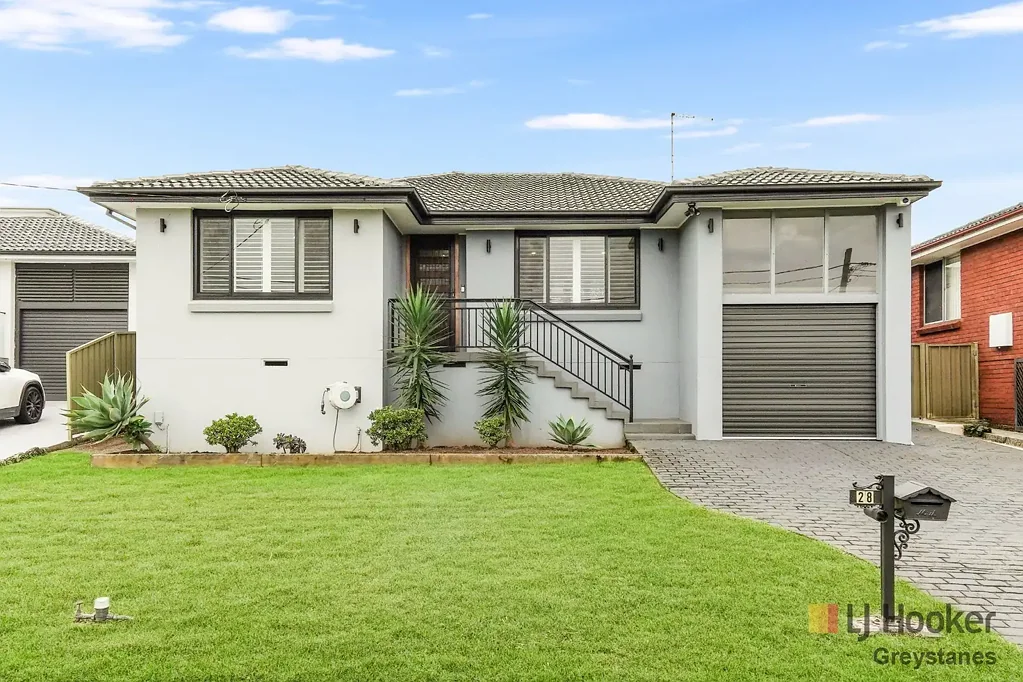 Greystanes 4कमरा $1,595,000 - RENOVATED 4 BEDDER PLUS POOL AND CABANA!!!