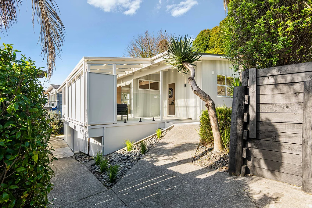2/1c Bank Street, Hillcrest, North Shore City, Auckland