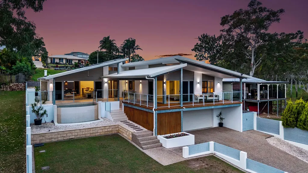 River Heads 3ਬੈੱਡਰੂਮ Architecturally Designed Lifestyle Residence with Breathtaking Water Views
