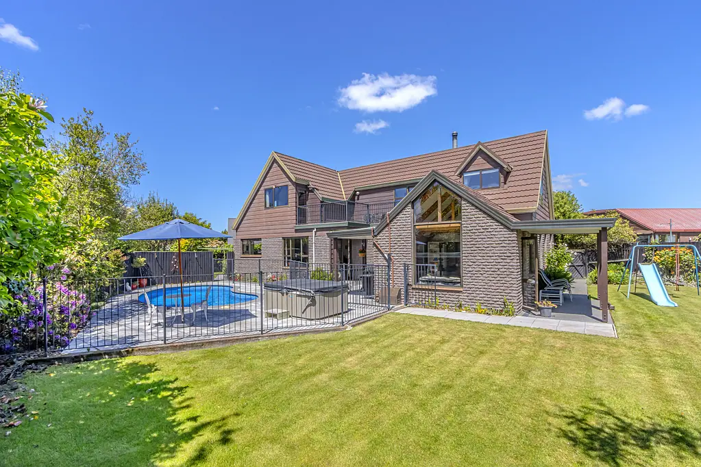 Bishopdale 5ਬੈੱਡਰੂਮ Anyone for a pool party!