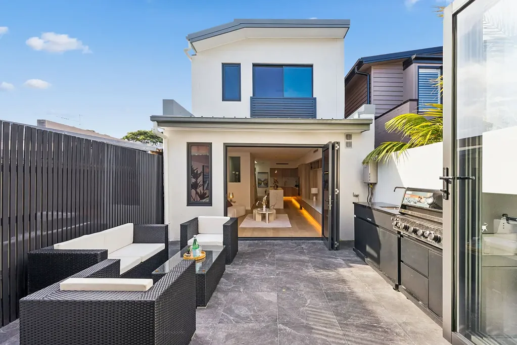 St Peters 4침실 Flawless newly renovated designer residence in a vibrant and connected city-fringe pocket