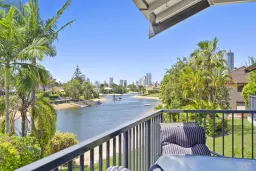 5/2 Dunlop Court, Mermaid Waters