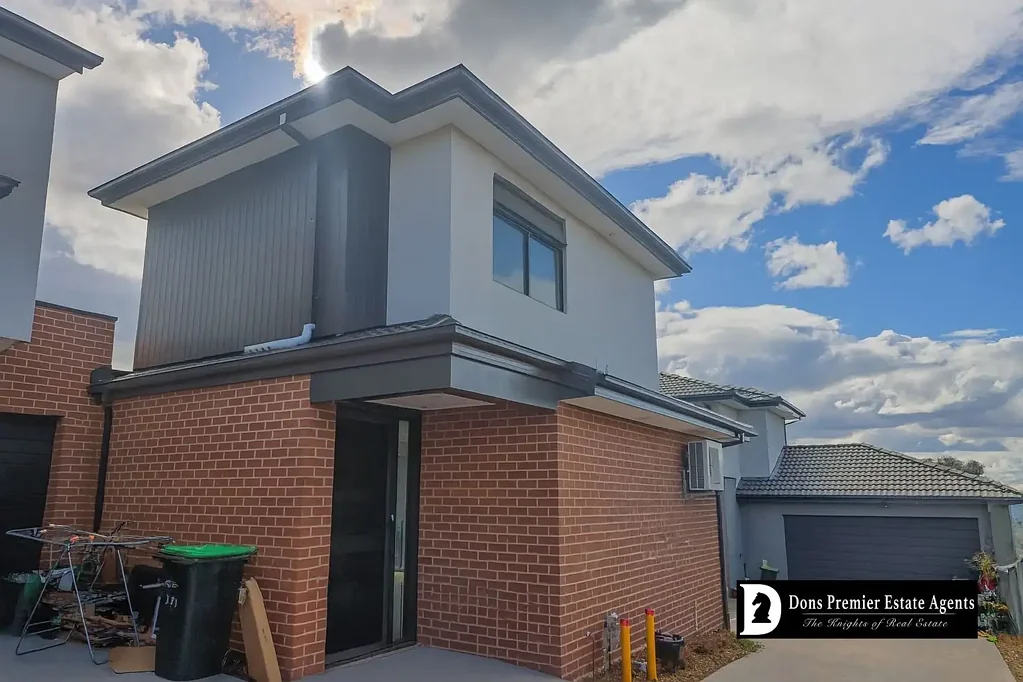 Modern 2-Bedroom Townhouse in a Convenient Location