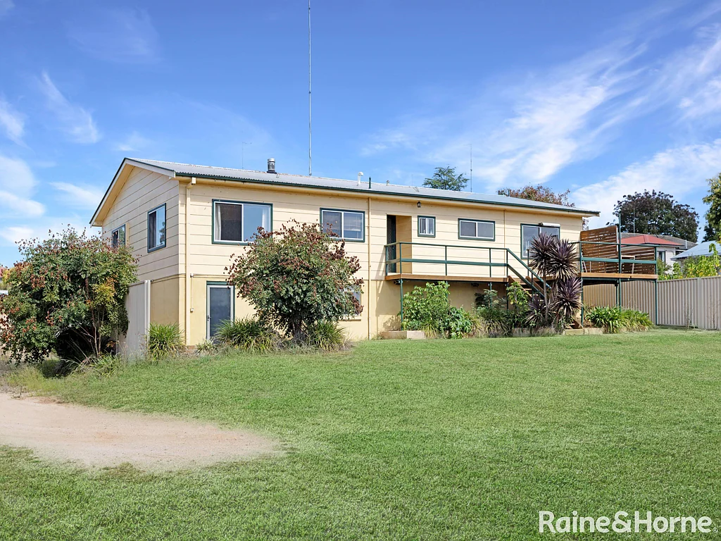 West Bathurst 3Zimmer SPACIOUS HOME ON OVER 3,200M² WITH DEVELOPMENT POTENTIAL