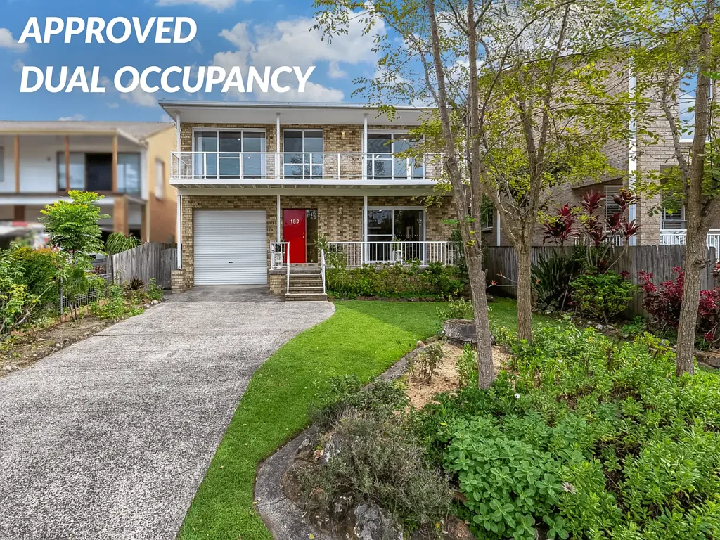 Woy Woy 5房  A Rare First-Time Offering - Approved Dual Living, Water Views & Versatility