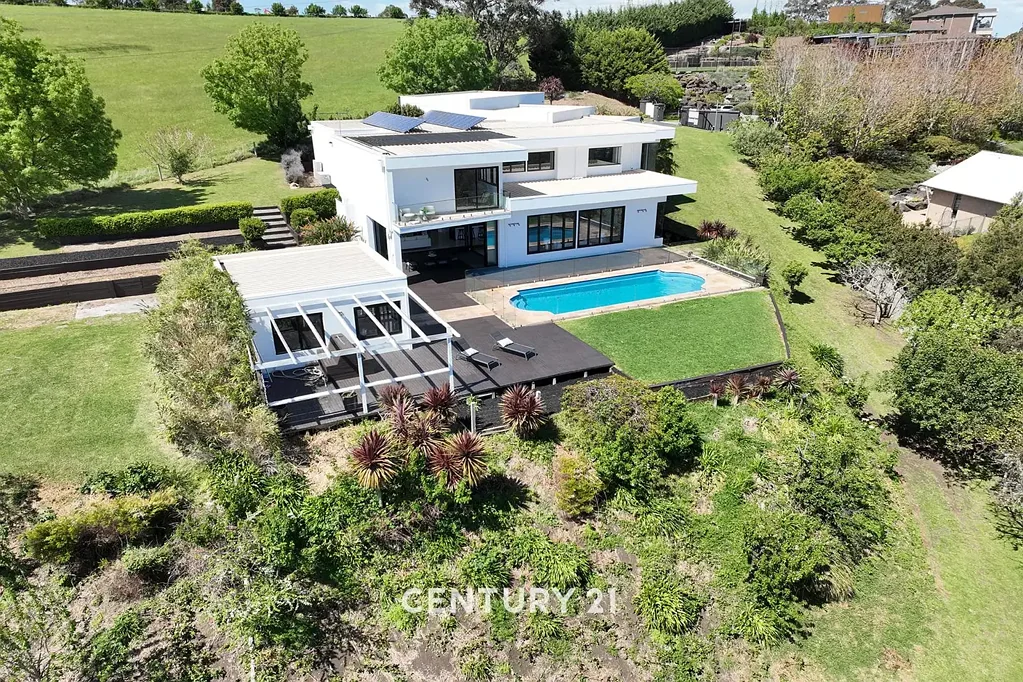 Berwick 6房  现代奢华与优雅的全景式宣言！  A Panoramic Statement of Modern Luxury and Elegance!