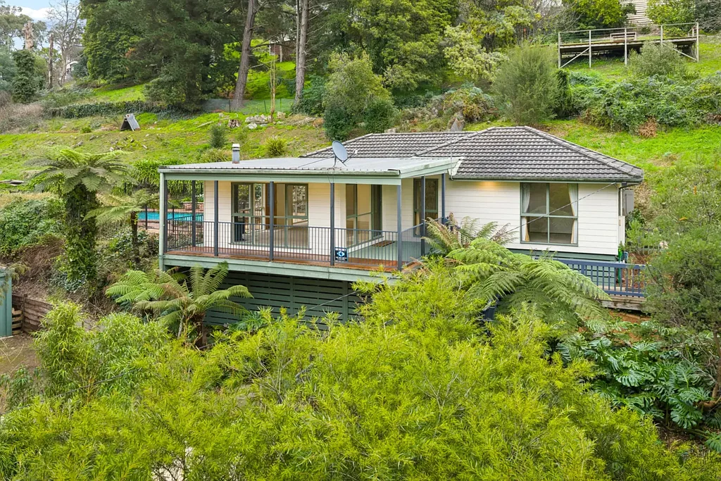 Mount Evelyn 3 Slaapkamer Hillside retreat with a pool & mountain views